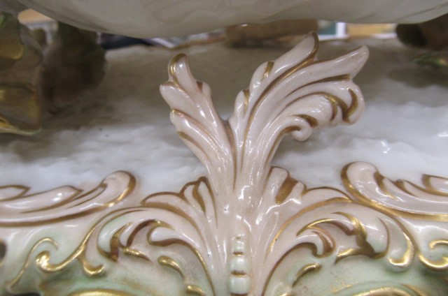 MOORE BROS CENTREPIECE Image