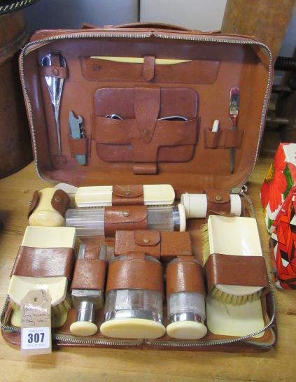 GENTS PART IVORY TRAVELLING DRESSING CASE Image