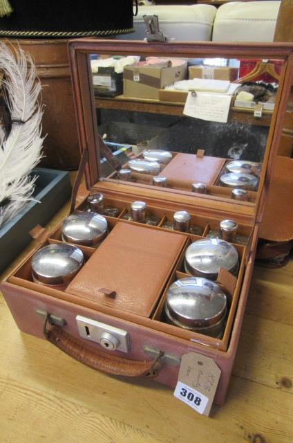 TRAVELLING TOILET SET Image