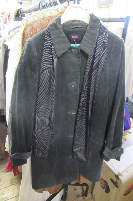 LADIES GREY SHEEPSKIN JACKET  TWO FAUX FURS  LEATHER JACKET AND JERKIN AND TWO OTHER JACKETS (7) Image