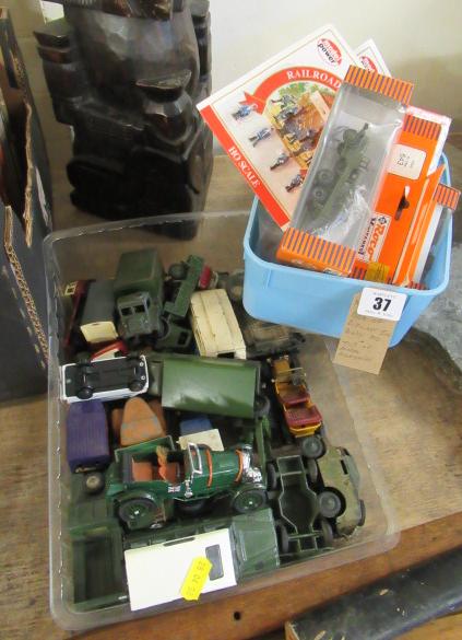 BOX OF DIECAST INCLUDING DINKY ETC AND TUB OF MODEL ACCESSORIES Image