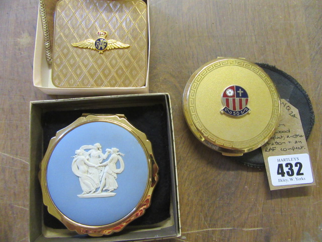 STRATTON WEDGWOOD COMPACT  ANOTHER STRATTON AND AN RAF COMPACT (3) Image