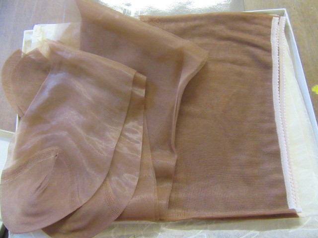 SIX BOXES OF JANES BARELY THERE SHEER STOCKINGS (NEW- OLD STOCK) AND ONE BOX DRIFTWOOD (7) Image