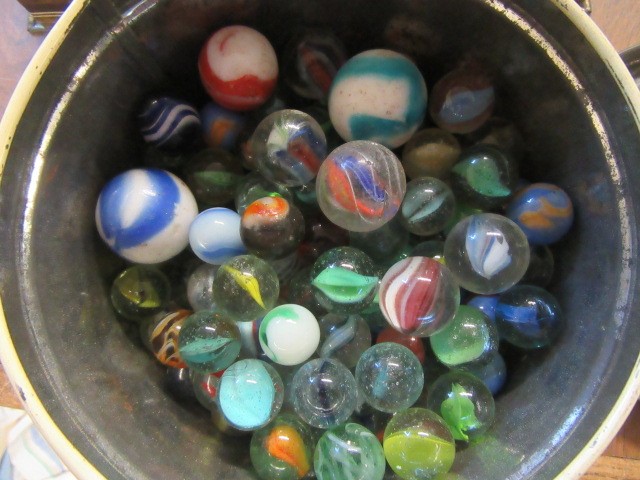 QUANTITY OF BUCKLES  BUTTONS  MARBLES AND SEWING THREAD Image
