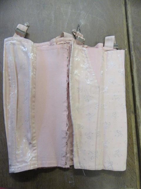 BNIB PAIR OF ELEGANCE ENGLISH ROSE NYLONS AND GOSSARD CORSET (2) Image