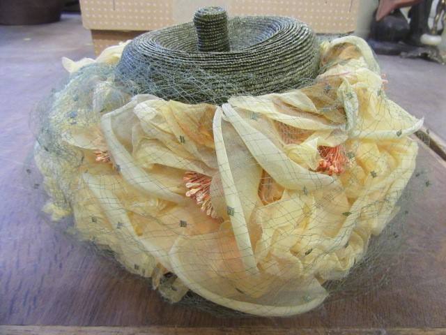 VINTAGE MITZI LORENZ SPRING HAT IN BAINBRIDGES BOX Image