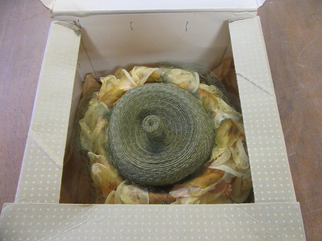 VINTAGE MITZI LORENZ SPRING HAT IN BAINBRIDGES BOX Image