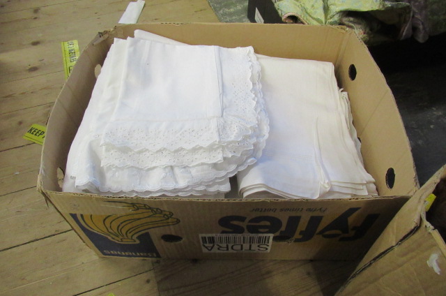 QUANTITY OF LINEN SHEETS Image