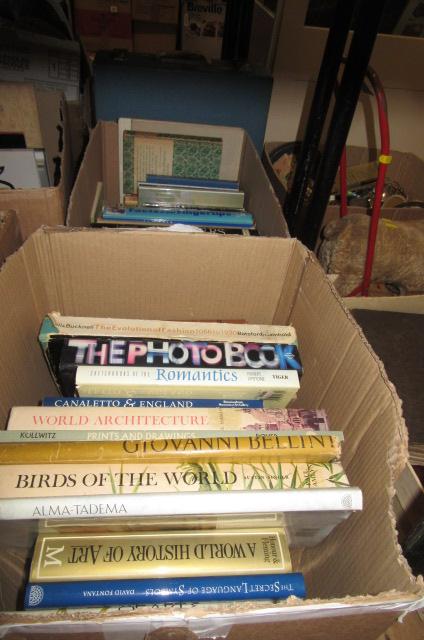 TWO BOXES OF HARD BACK HISTORY OF ART BOOKS Image