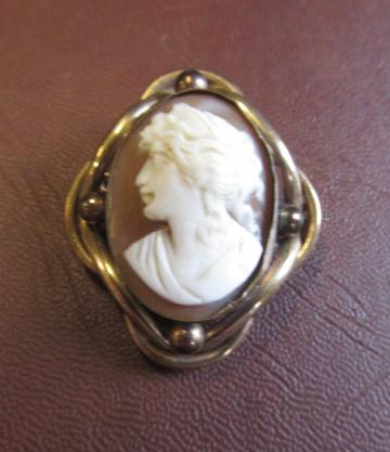 CAMEO BROOCH Image