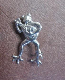 SILVER FROG MUSICIAN BROOCH Image