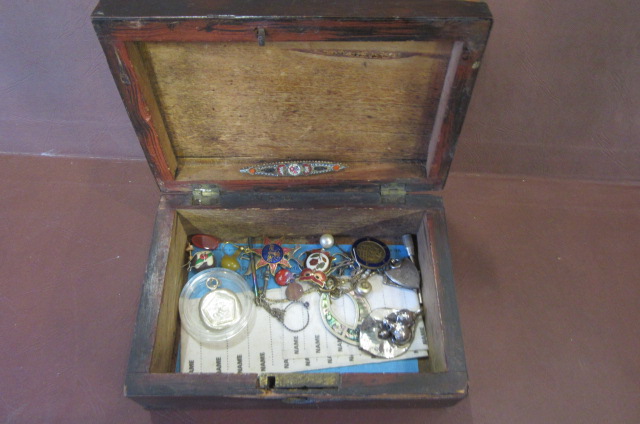 BOX OF JEWELLERY ETC Image