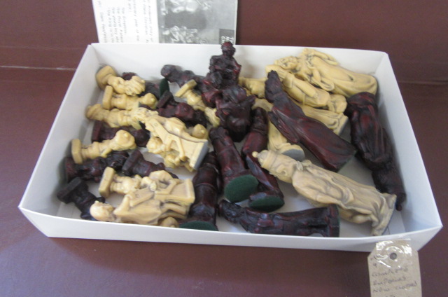 COMPLETE EMPEROR'S NEW CLOTHES CHESS PIECES Image