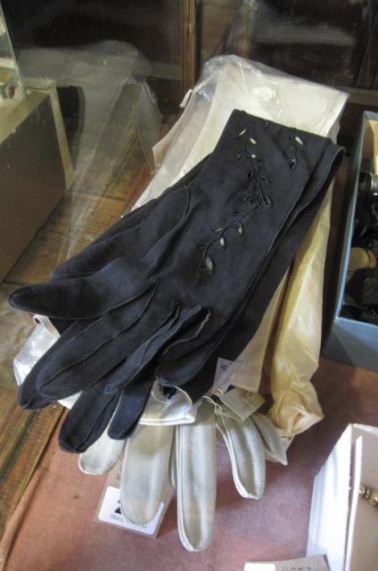 COLLECTION OF LADIES VINTAGE LEATHER AND KID GLOVES Image