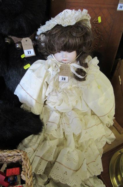 SFBJ STYLE 252 DOLL Image