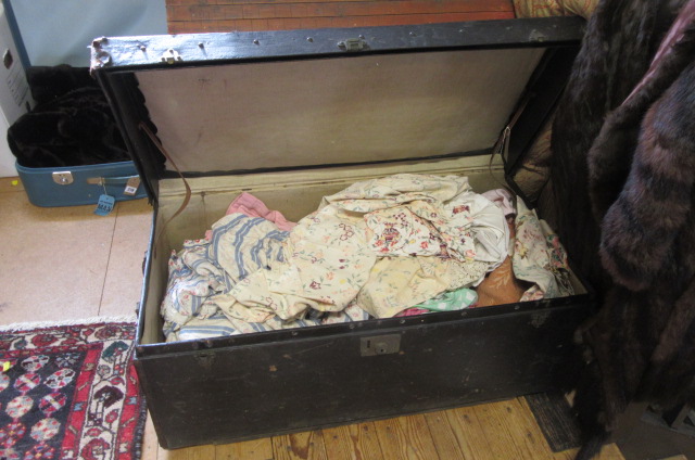 TRUNK AND CONTENTS OF VINTAGE CURTAINS ETC Image