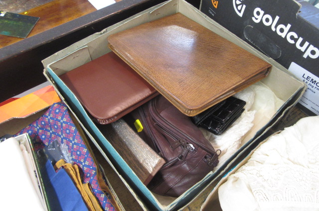 VINTAGE AND OTHER WALLETS Image