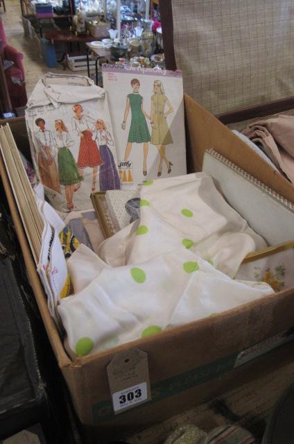 BOX OF MIXED ITEMS Image