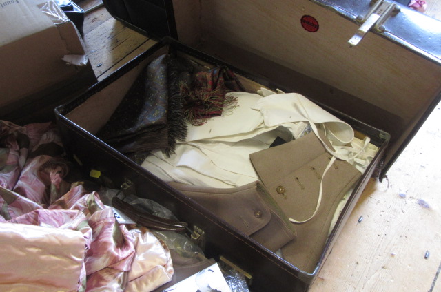 SUITCASES AND CONTENTS OF GENTS ACCESSORIES  Image