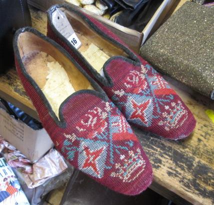PAIR OF EDWARDIAN GENTS TAPESTRY SLIPPERS Image