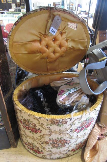 VINTAGE SEWING BOX AND CONTENTS OF LINEN ETC Image