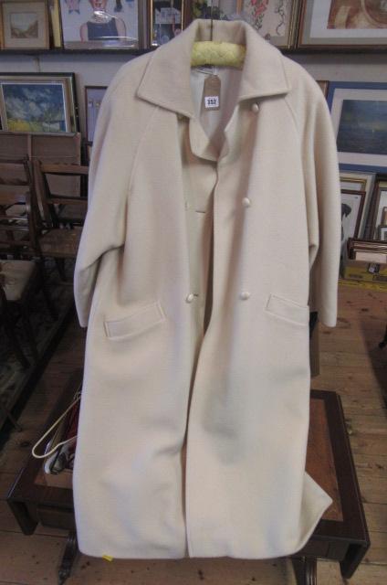 PLANET CREAM COAT Image