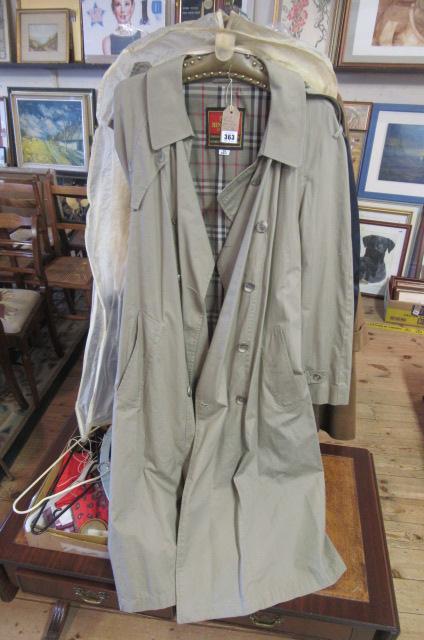 GENT'S BENTLEY GABARDINE RAINCOAT SIZE 44 Image