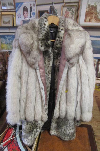 WHITE FOX FUR JACKET AND FAUX FUR JACKET (2) Image
