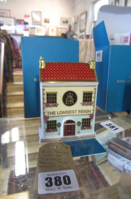 ROYAL CROWN DERBY LIMITED EDITION LONGEST REIGN PUB BOXED WITH CARD Image