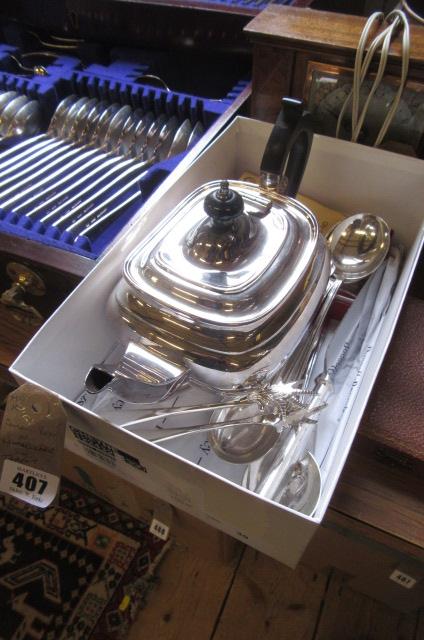 SMALL BOX OF METAL WARE INCLUDING TEA POT Image