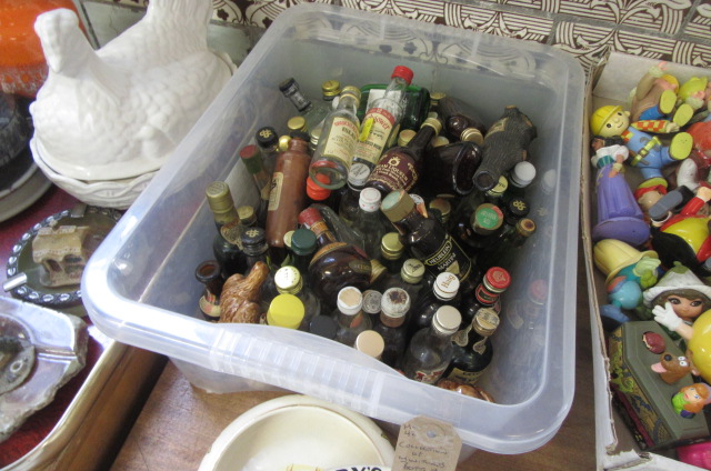 COLLECTION OF MINIATURE BOTTLES INCLUDING BESWICK EAGLES Image