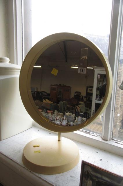 RETRO VANITY MIRROR Image