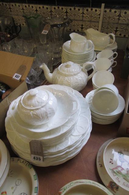 WEDGWOOD DINNER AND TEA SERVICE Image