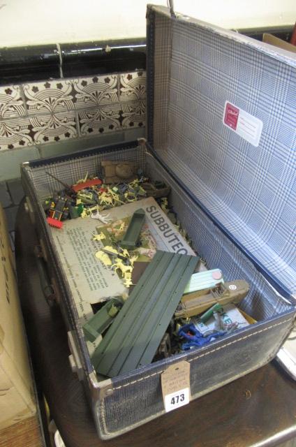 SUITCASE AND CONTENTS INCLUDING BRITAINS TOYS Image