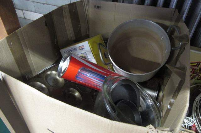 LARGE BOX OF KITCHEN WARE Image