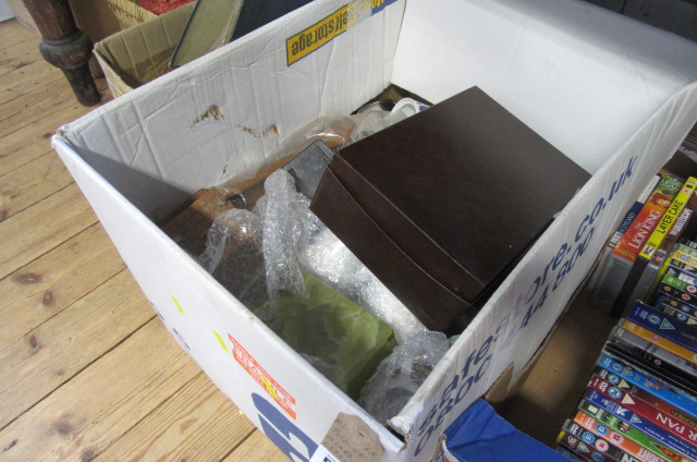 BOX OF MIXED CERAMICS AND AN ONYX CIGARETTE BOX Image