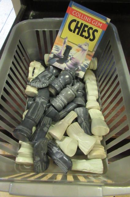 ALABASTER CHESS SET Image
