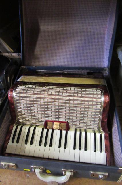 HOHNER ARIETTA M1 ACCORDION  Image