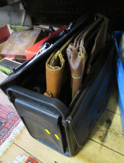 DOCTORS BAG AND OTHER VINTAGE LEATHER BAGS Image