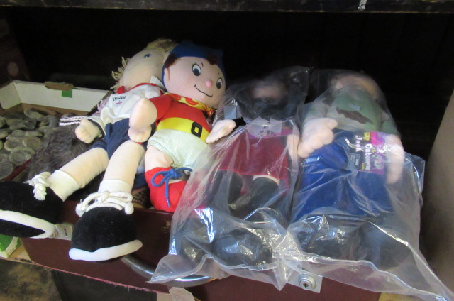 JACK AND SHARON OSBOURNE DOLLS AND OTHERS Image