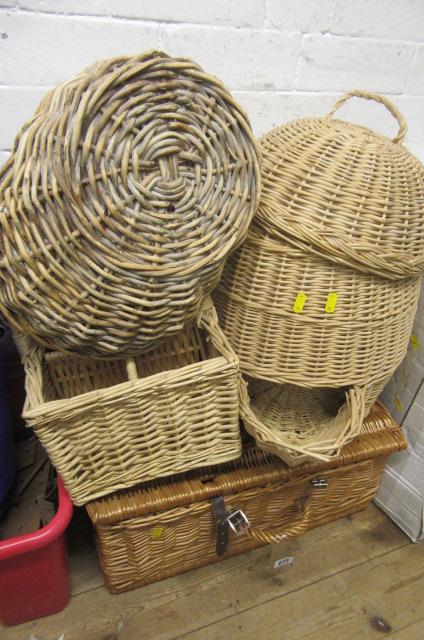 WICKER HAMPER AND TWO HOPPER BASKETS ETC Image