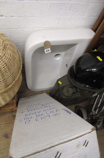 CERAMIC SINK AND PEDESTAL Image