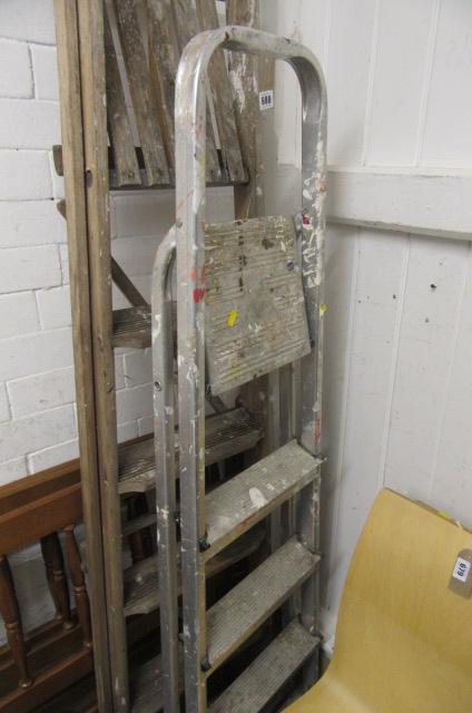 ALUMINIUM STEP LADDERS Image