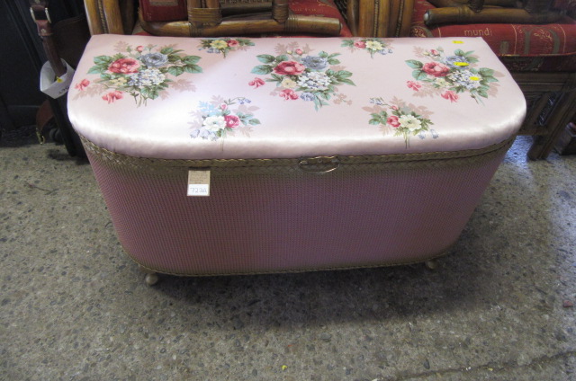 PINK LLOYD LOOM STYLE BLANKET BOX Image