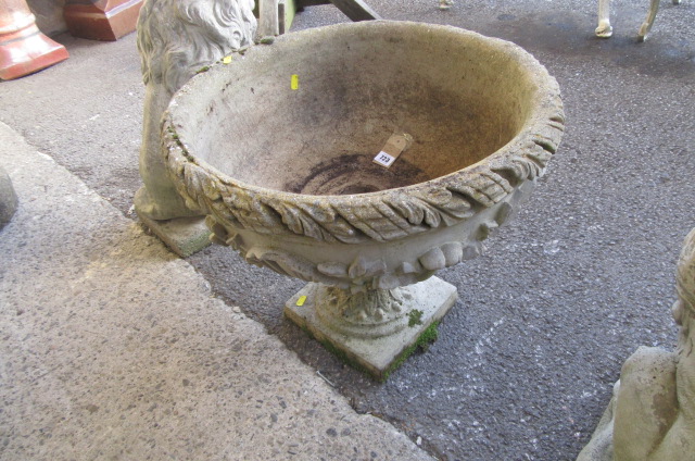 PLANTER ON STAND Image