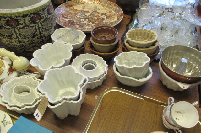 QUANTITY OF SHELLEY AND OTHER JELLY MOULDS Image