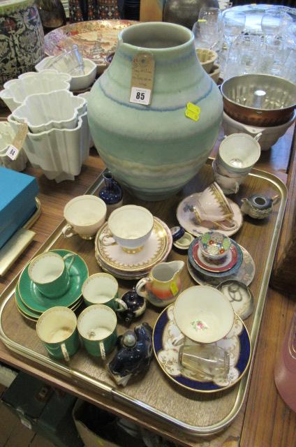 LARGE LANCASTRIAN VASE AND TRAY OF CHINA Image