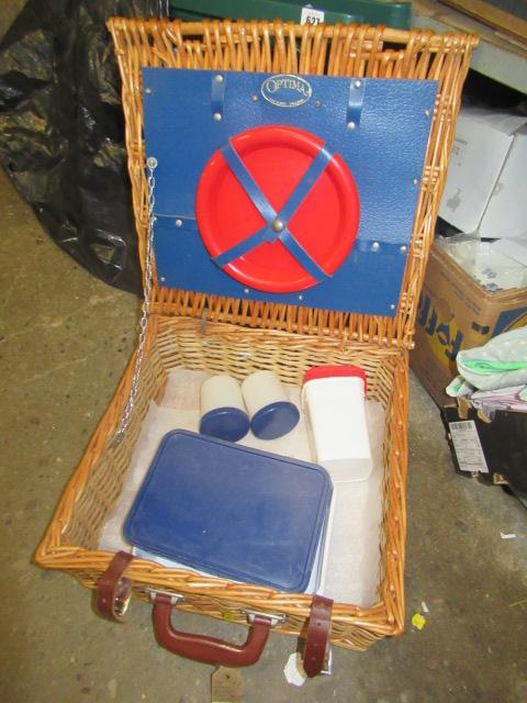SMALL WICKER PICNIC BASKET AND CONTENTS Image