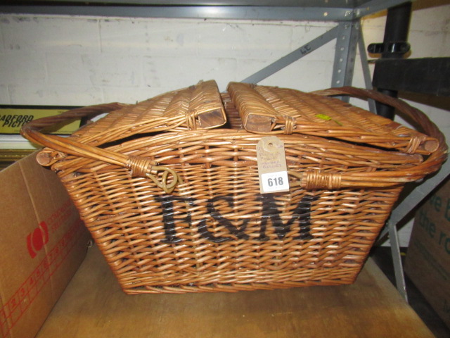 FORTNUM AND MASON HAMPER   Image