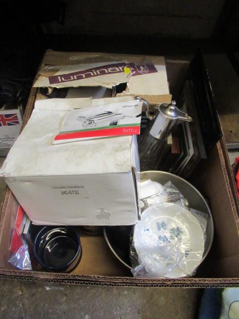 BOX OF MISCELLANEOUS ITEMS Image